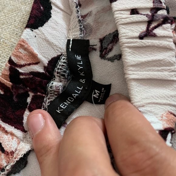 Kendall and Kylie Floral Off the shoulder top - Picture 2 of 2